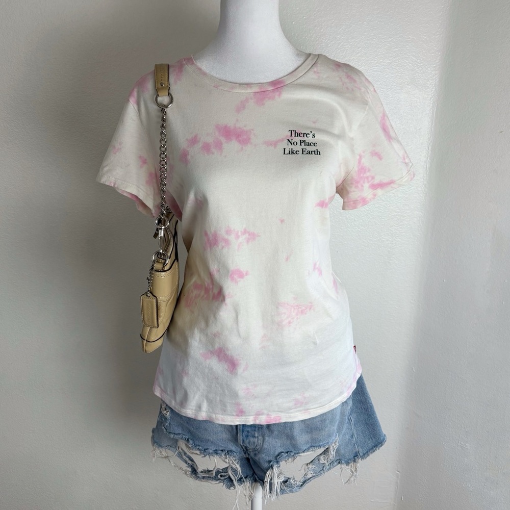 Levi’s “There’s No Place Like Earth” Pink Tie-Dye Graphic Tee